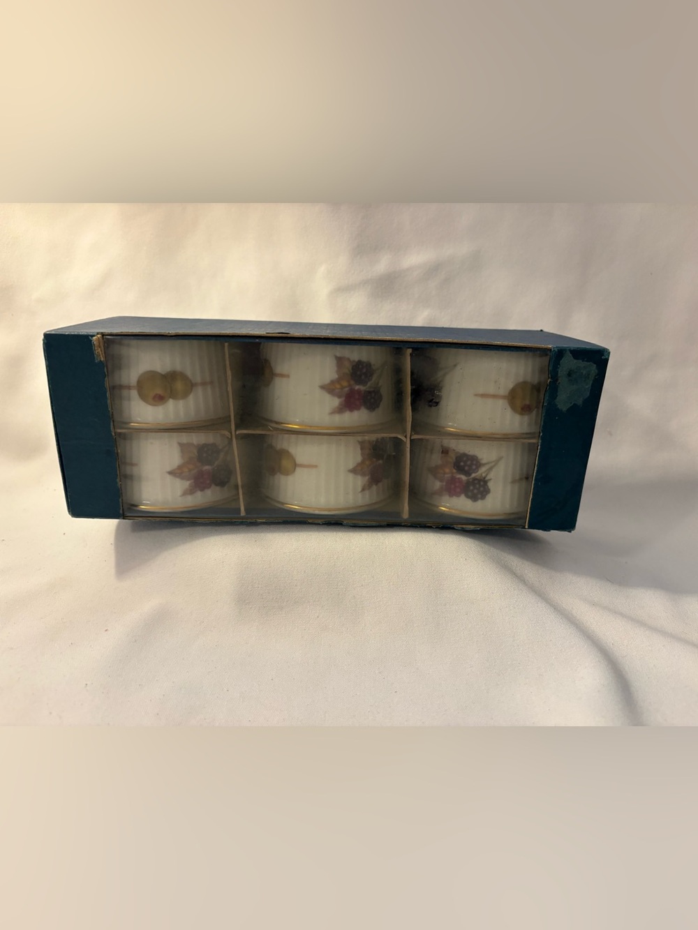 NEW.. Box set of 6-Evesham Royal Worcester ramekins